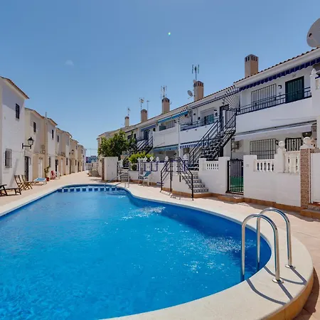 Cb Living - 2 Bedroom Near Zenia Apartment *