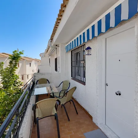 Cb Living - 2 Bedroom Near Zenia Apartment *